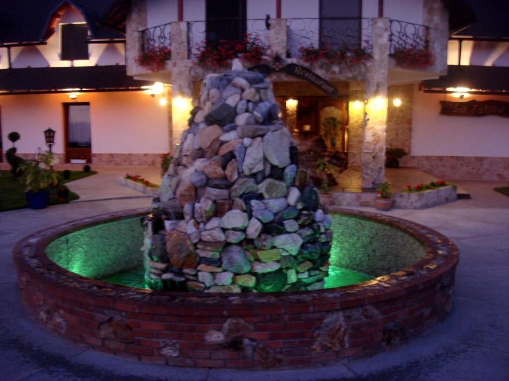 Pension La Taticu Sacalaseni Exterior photo