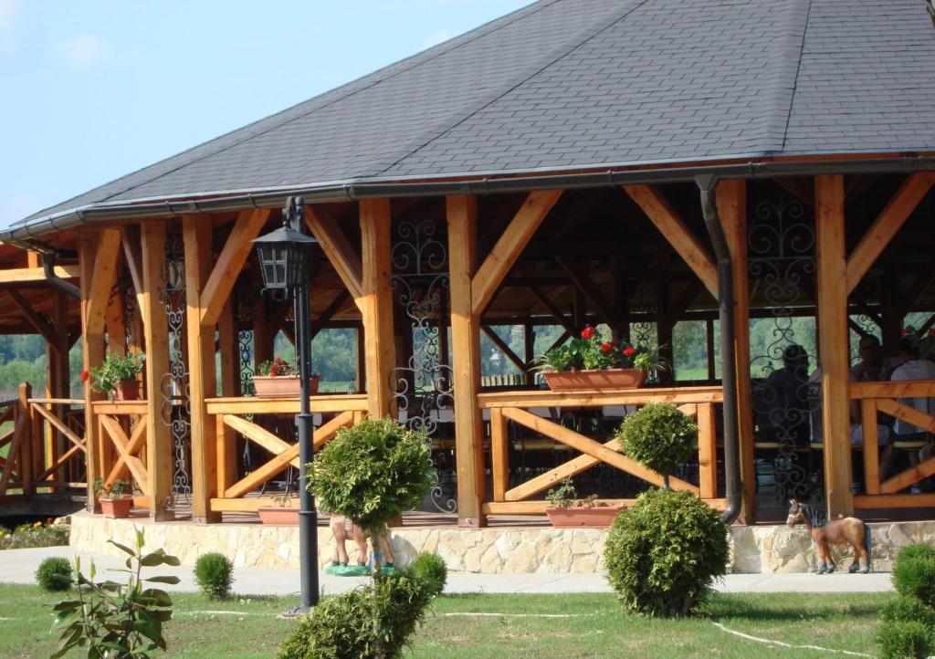 Pension La Taticu Sacalaseni Exterior photo