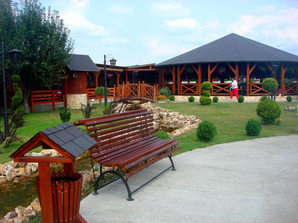 Pension La Taticu Sacalaseni Exterior photo